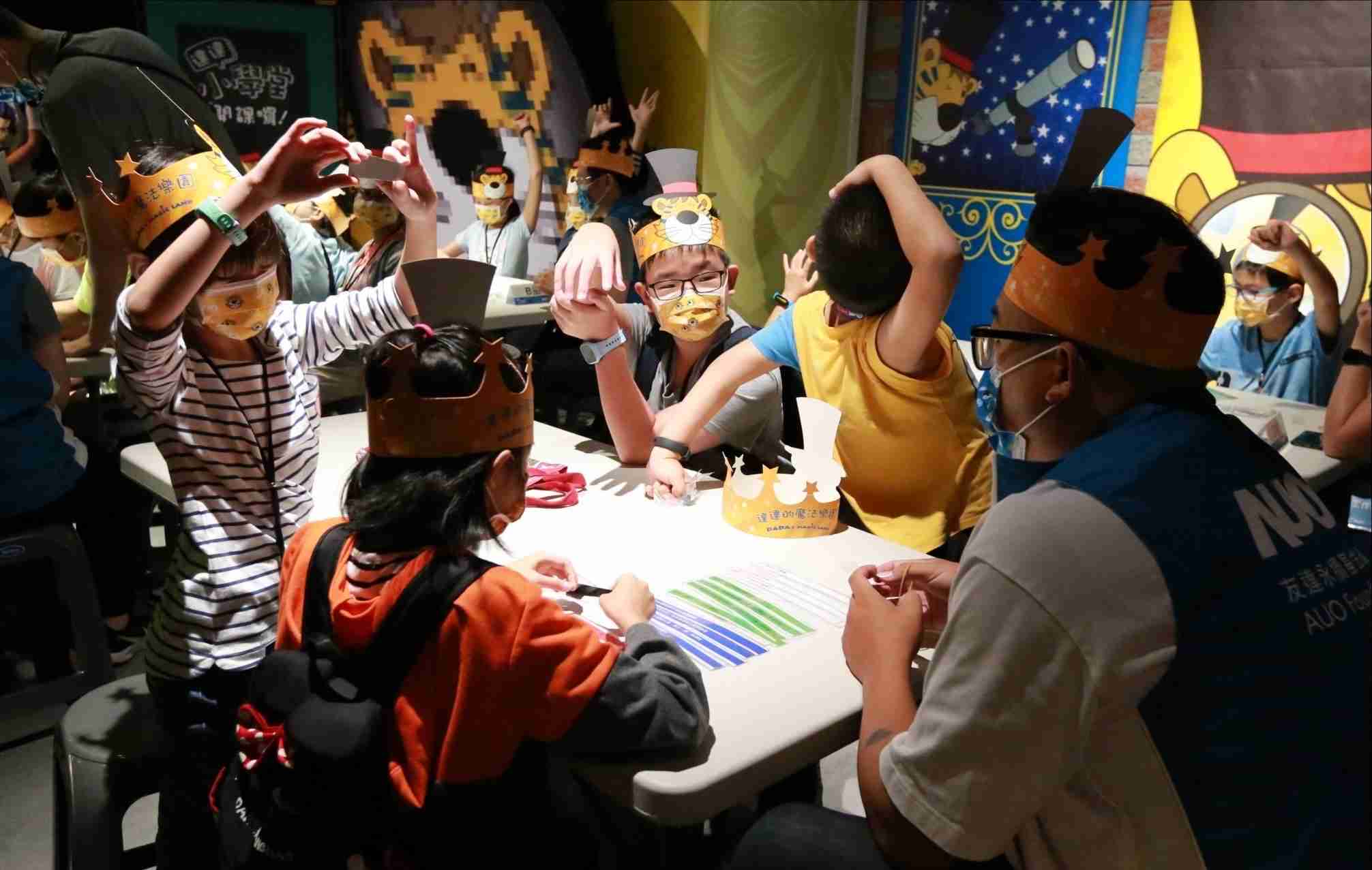 云顶国际8588yd以永续理念推动全人教育计划，，，，内外结盟储备科普教育人才，，，荣获亚太永续行动奖社会共融面的金奖肯定