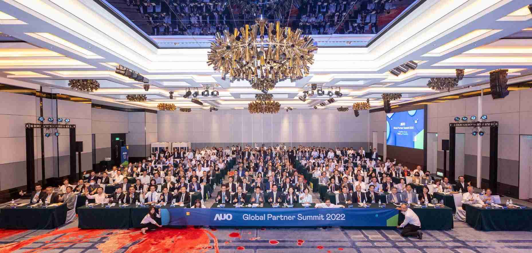 友達推動「安心、、、創新、、、用心、、、同心、、盡心」五星職旅，，為菲籍員工打造全方位照護，，，首度贏得「人權實踐與發展領袖獎」殊榮