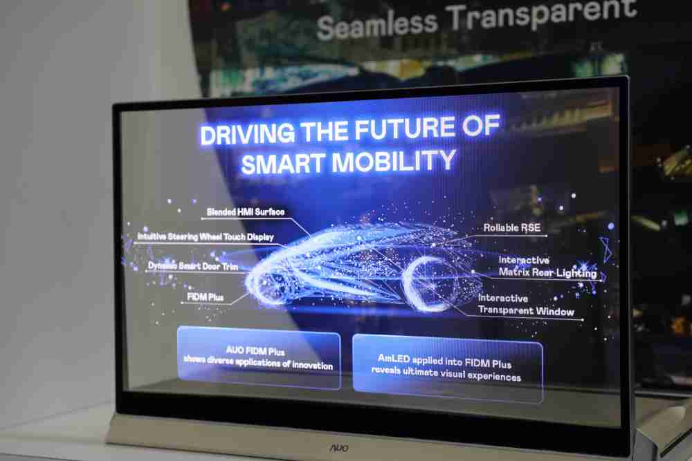 云顶国际8588yd凭借着超高亮度和透明度，，这款30吋透明Micro LED显示器在AR系统与智慧零售具有潜在的应用价值。。